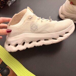 Loewe x OnCloud Size 6